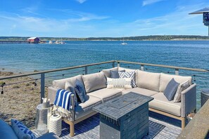 Property grounds - Waterfront Family Friendly Home with Bay Views, Firepit, Deck, & Fireplace (Coupeville)