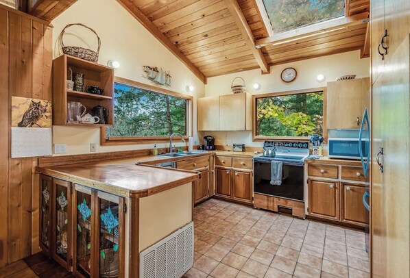 Unclassified image, 1 of 53, button - Spectacular Waterfront Cabin in Eastsound with Private Deck and Mountain Views (Eastsound)