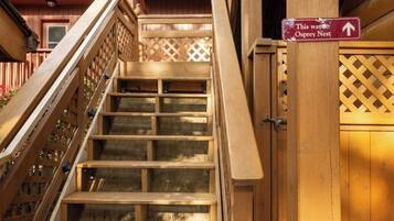 A wooden staircase with a sign indicating the direction to Osprey Nest.