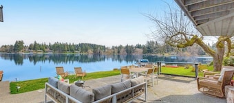 4 BR Pet Friendly Waterfront Home with Game Room