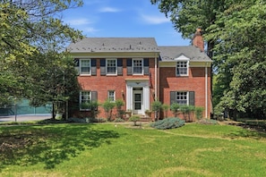 A two-story brick house with a front porch, a garage, and a well-maintained lawn. -
The Bishop Retreat 5BR, Tennis Court & Yard (Alexandria)