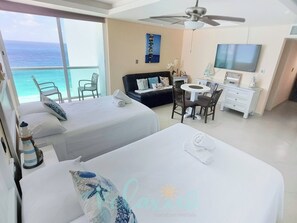 Room - Beachfront Studio w/ Balcony and Ocean View (Cancún)