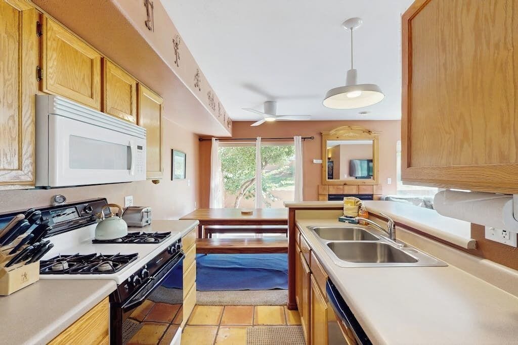 Coffee/tea maker, fridge, microwave, oven