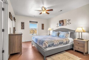 Room - Lovely Moab Home with Shared Pool Hot Tub and Stunning Desert Mountain Views (Moab)
