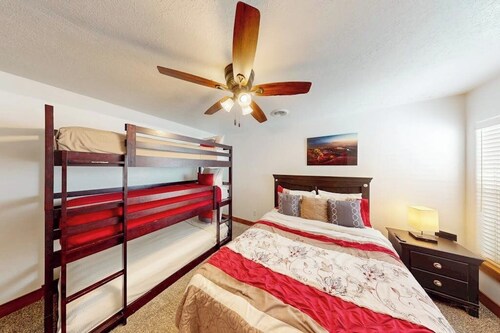 Large 6BR Mountainview Home | Fireplace | Patio