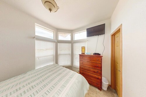 Large 6BR Mountainview Home | Fireplace | Patio