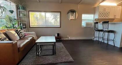 Quiet and spacious 4-bedroom 3-Bathroom house in Kelso, just minutes off I-5