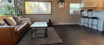 Quiet and spacious 4-bedroom 3-Bathroom house in Kelso, just minutes off I-5