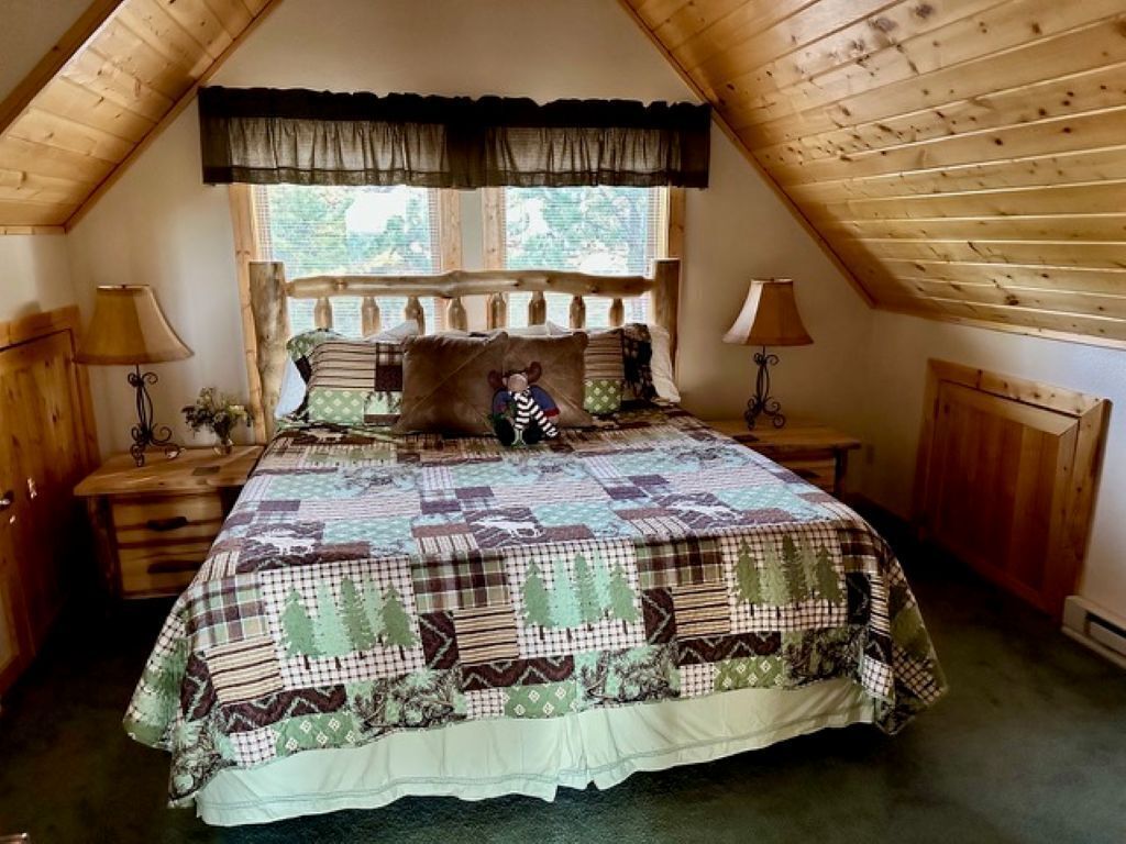 3 bedrooms, iron/ironing board, travel crib, WiFi (free)