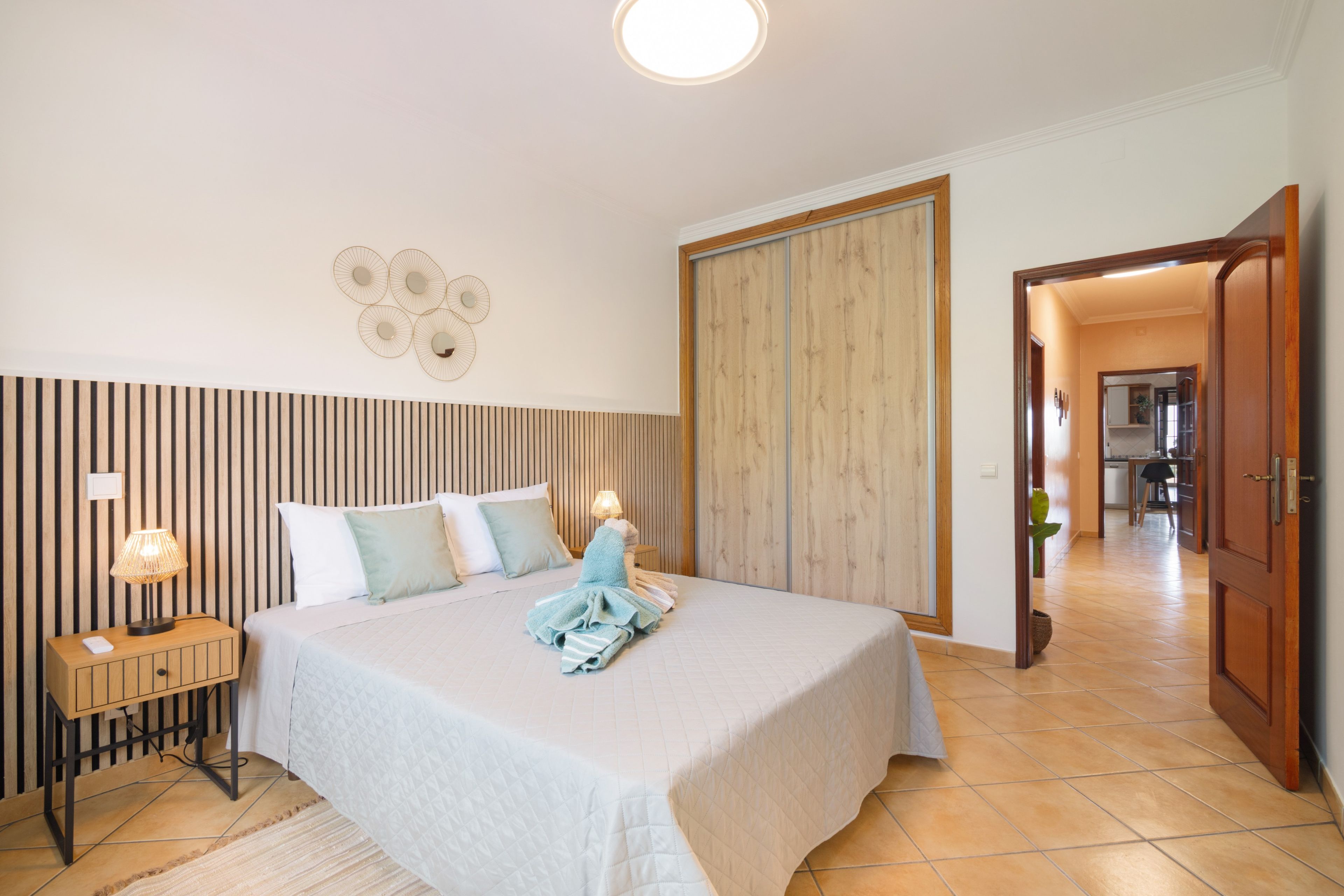 Iron/ironing board, WiFi, bed sheets