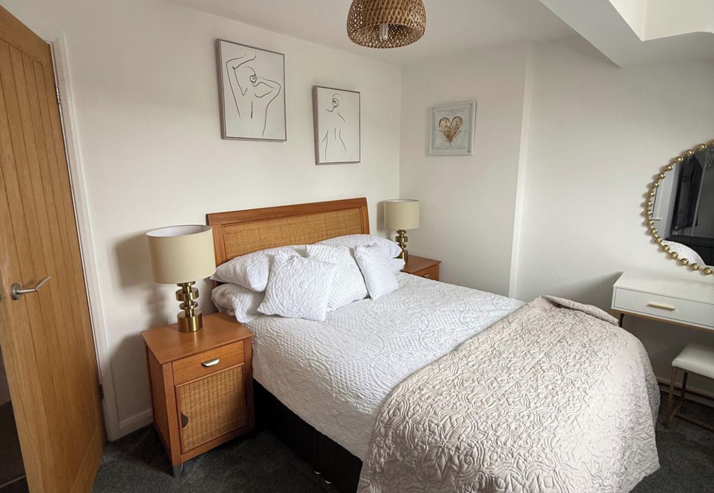 Iron/ironing board, WiFi, bed sheets