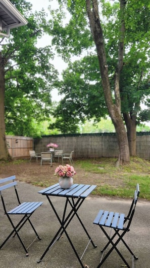 Outdoor dining - Close to Brown & RISD lovely 4-bedroom apartment (Providence)