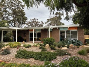 Unclassified image, 2 of 12, button - Spacious and fully renovated mid century cottage with large private back garden. (Briagolong)