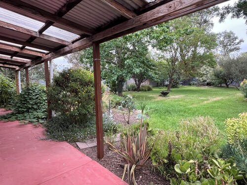 Cosy mid-century cottage in Briagolong.