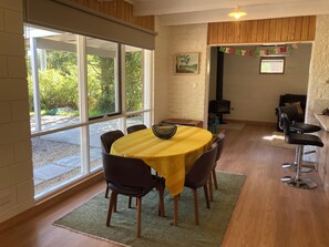 Unclassified image, 4 of 12, button - Spacious and fully renovated mid century cottage with large private back garden. (Briagolong)