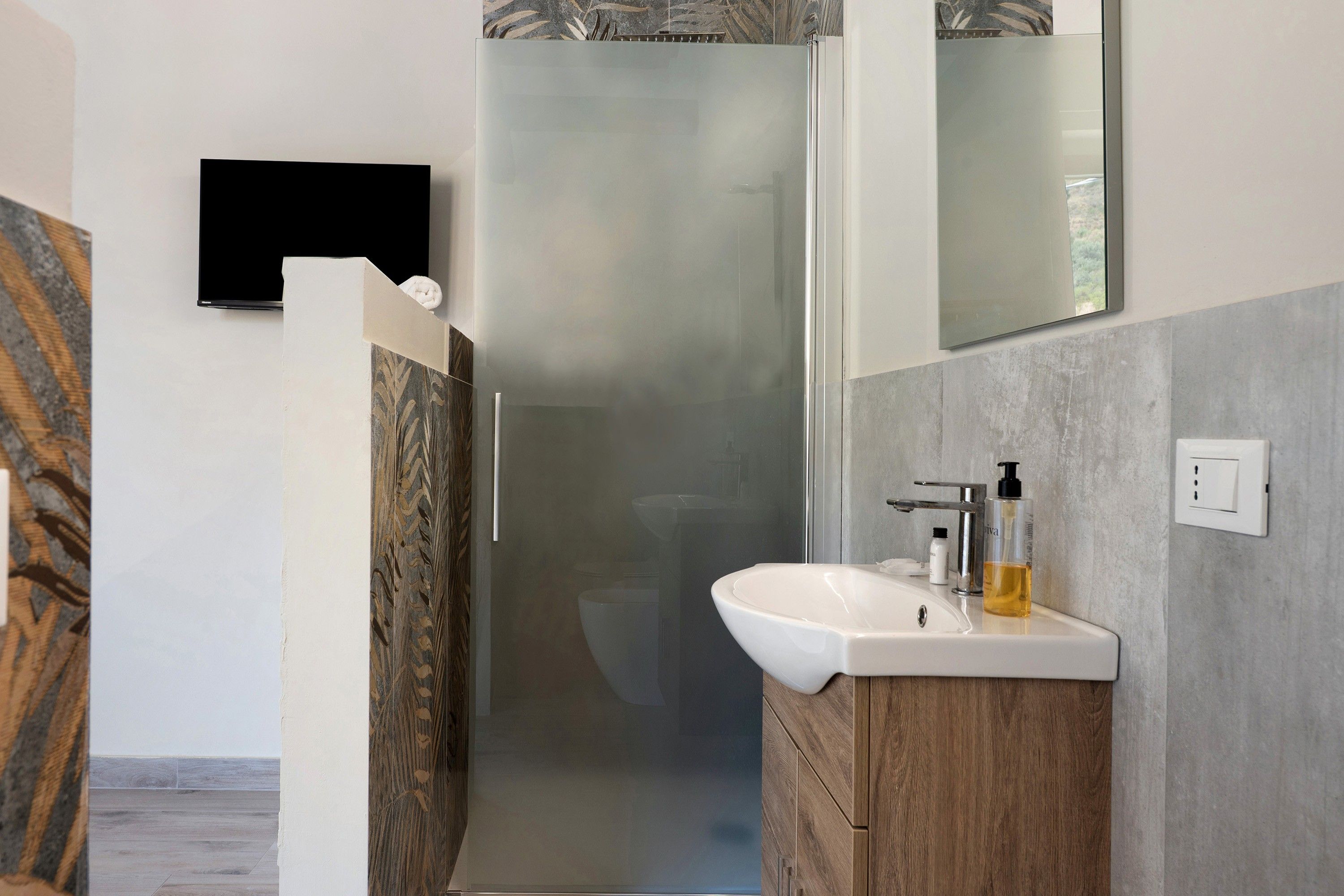Dusche, Haartrockner, Handtücher