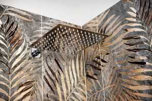 A close-up of a textured wall with leaf patterns. - Micu Room - Sikania Agrirelais, Mountain View (Caccamo)