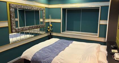 Hotel Roomer - Adults Only