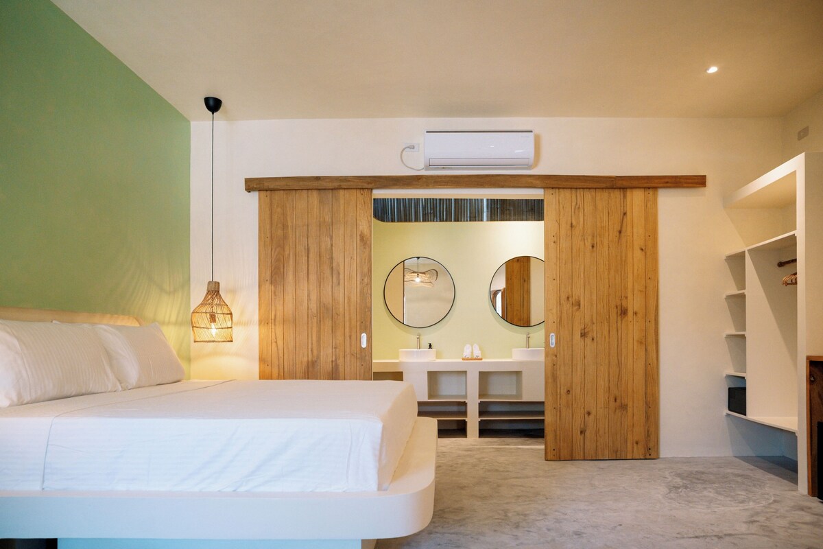Superior Suite | Iron/ironing board (on request)