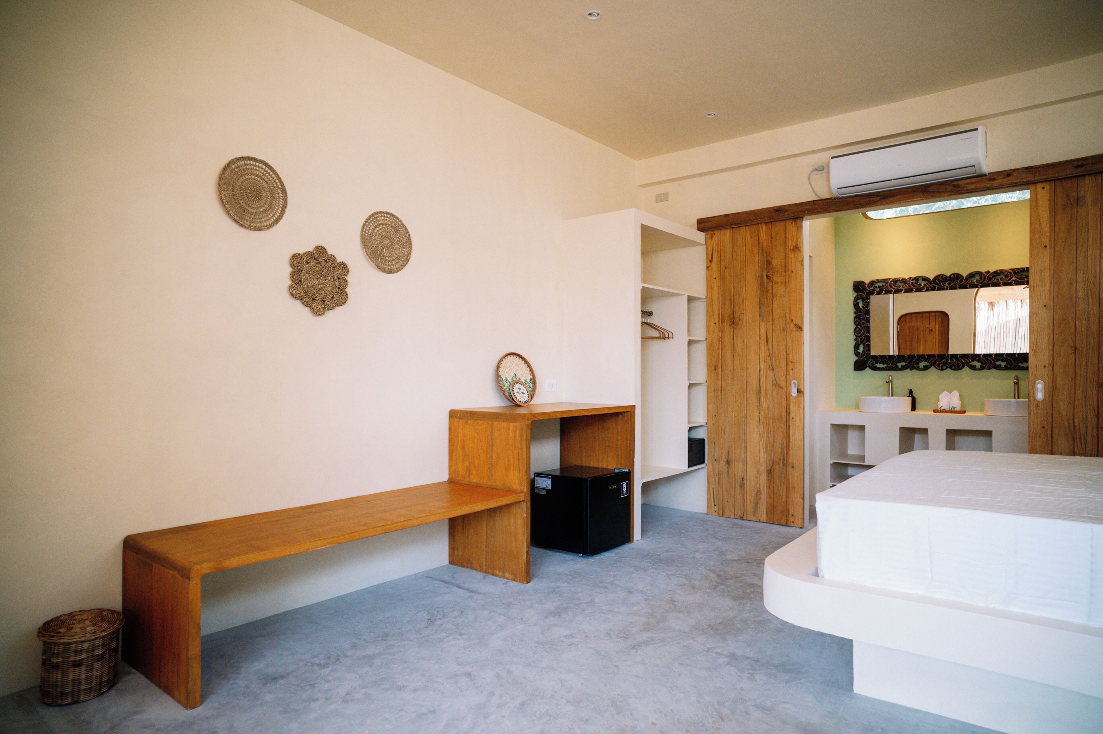 Deluxe Suite | In-room safe, soundproofing, iron/ironing board (on request)