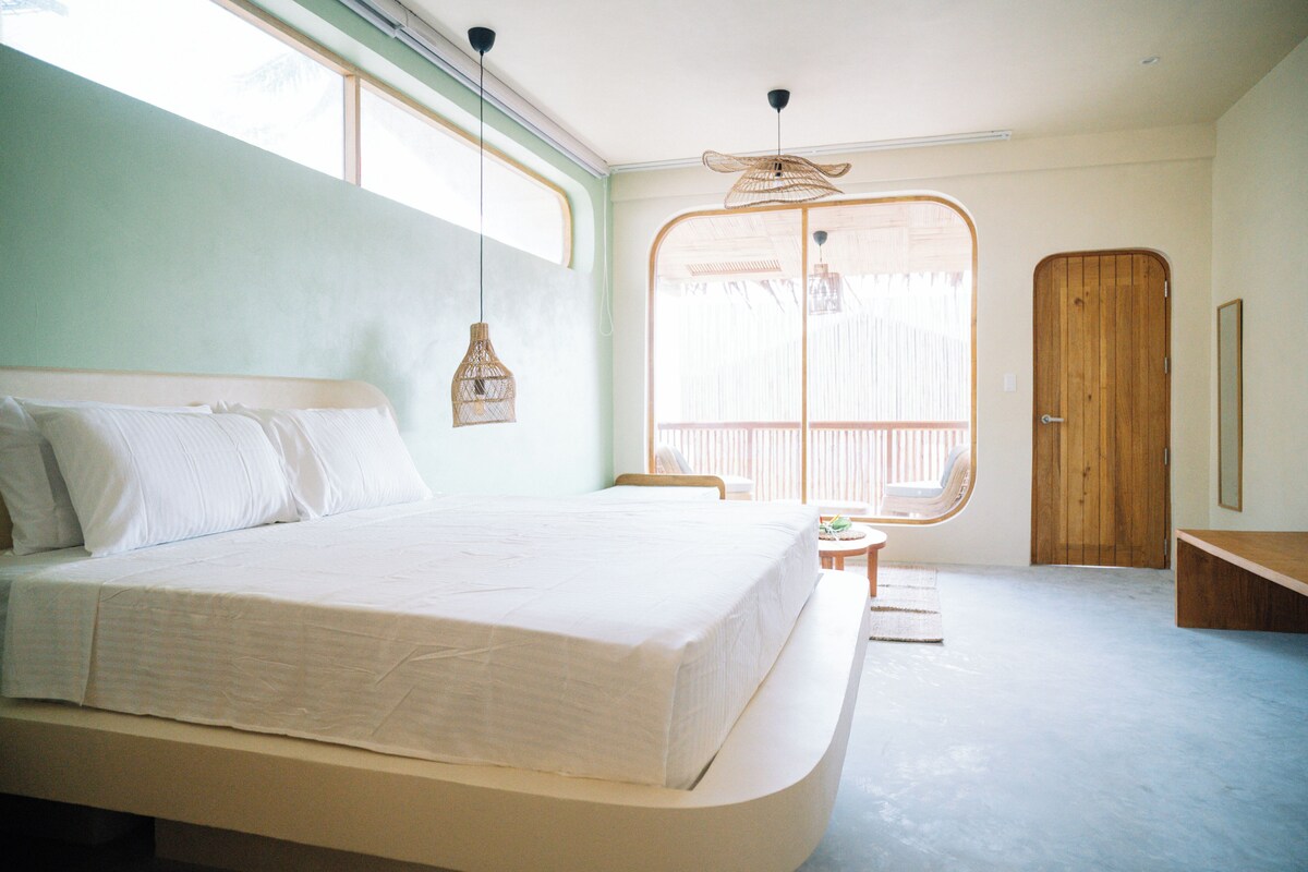 Suite, Balcony | Iron/ironing board (on request)