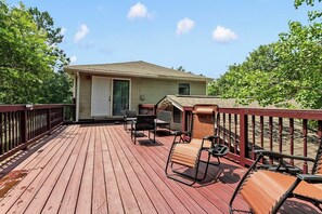 A wooden deck with outdoor furniture and a house in the background. - Furnished 3BR/2BA Near UA — Monthly Stays (Tuscaloosa)
