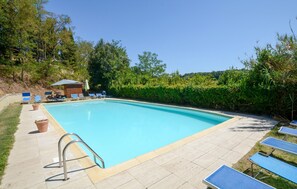 A rectangular swimming pool with a metal ladder on one side, surrounded by a tiled deck. - Nice home in Poggibonsi with outdoor swimming pool (Poggibonsi)
