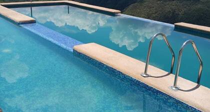 Panoramic villas with a skypool