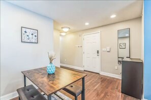Unclassified image, 4 of 13, button - Serene 2-bedroom apartment in Center City Philadelphia (Philadelphia)
