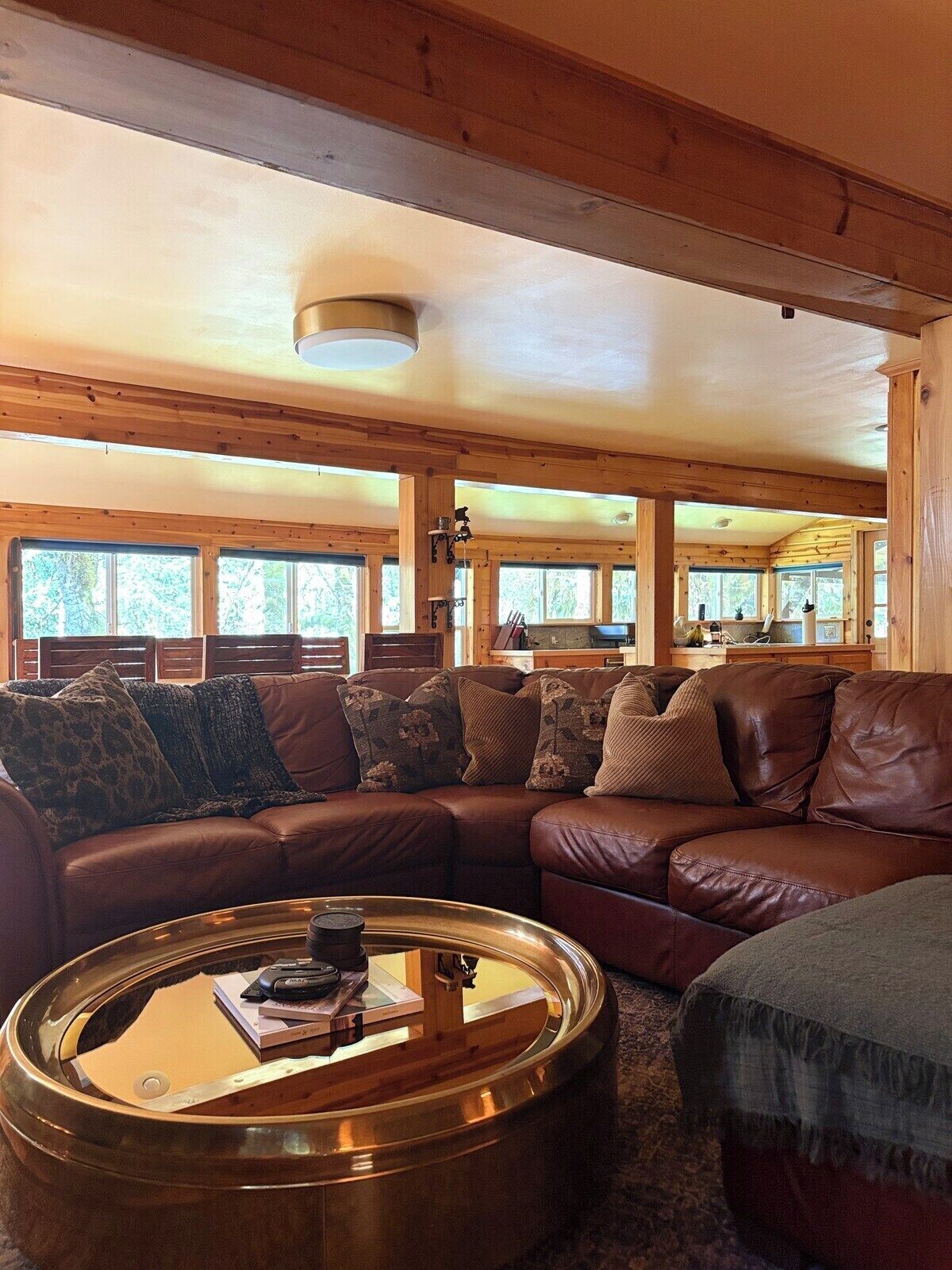 Riverfront Cabin With Hot Tub And Outdoor Fireplace - 20 Min To Stevens Pass. - 캐스케이드 산