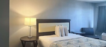 Studio King Unit | Close to Hutchinson County Museum - 0.9 miles
