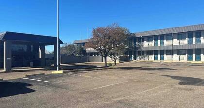 Real Value Pad | 0.7 Mi to Frank Phillips College Campus | 4 Pet-Friendly Units