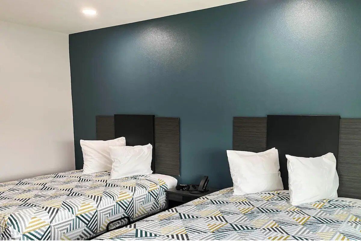 WiFi (free), bed sheets