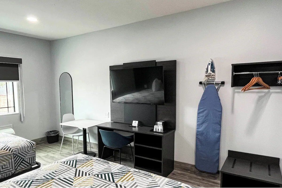 WiFi (free), bed sheets