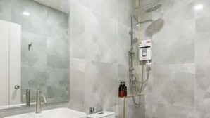 Shower, free toiletries, hair dryer, towels - i2 Resort Lampang (Mueang Lampang)
