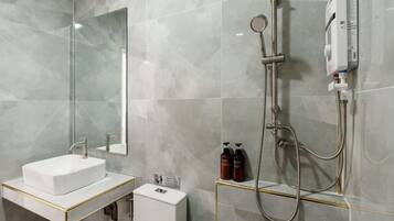 Superior Room, Non Smoking, Garden View | Bathroom
