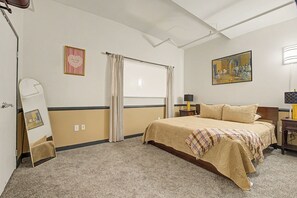 Room - New Cozy 3BR Apt - Perfect for Families & Groups (Indianapolis)
