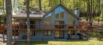 The Gateway : Long-Range Views, Hot Tub & Bunk Room | Sleeps 14