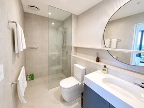 Unclassified image, 5 of 22, button - Vista in the Clouds - Coastal City Escape (Broadbeach)