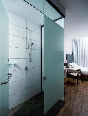 Kamar Single Superior | Kamar mandi | Pengering rambut dan handuk