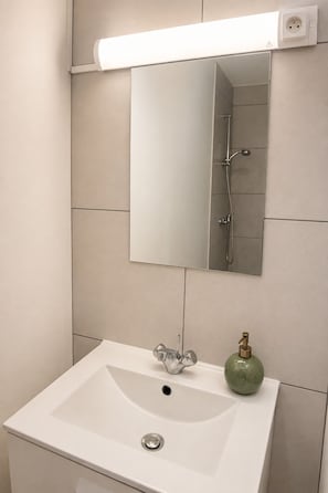 Bathroom - Vrbo Property (Bédarieux)