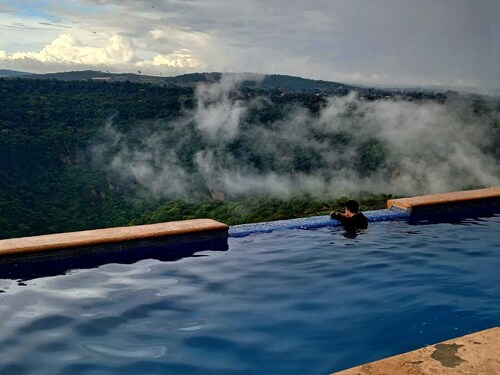 Villa with a panoramic pool overlooking Guadalajara's natural area