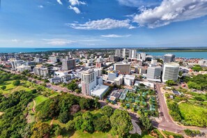 A cityscape with high-rise buildings, a river, and green spaces. - Studio in Darwin with Rooftop BBQ (Darwin City)
