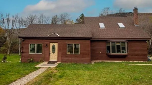 Exterior - Cozy cottage minutes from Okemo Mtn. (Mount Holly)