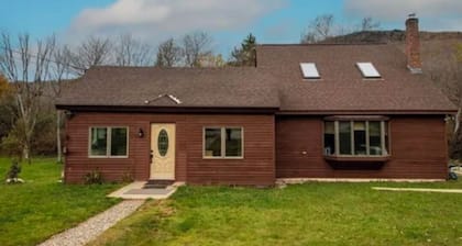 Cozy cottage minutes from Okemo Mtn.