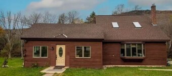 Cozy cottage minutes from Okemo Mtn.