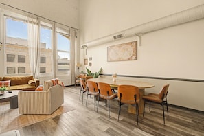 Dining - New Stylish Indy Apt- Perfect for Groups - 3BR (Indianapolis)