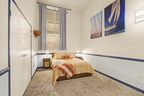 Room - New Stylish Indy Apt- Perfect for Groups - 3BR (Indianapolis)