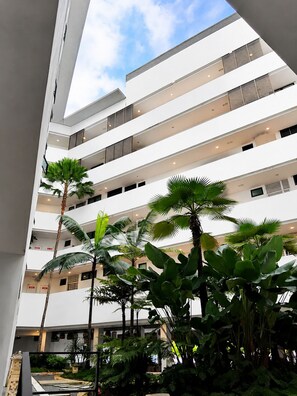 Exterior - Spacious 3-bedroom apartment with AC in Kuching (Kuching)