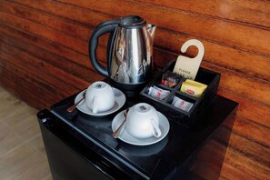 A coffee station with a kettle, two cups, and a box of Lipton tea bags. - Miyasabiasa Hills Nusa Penida (Penida Island)